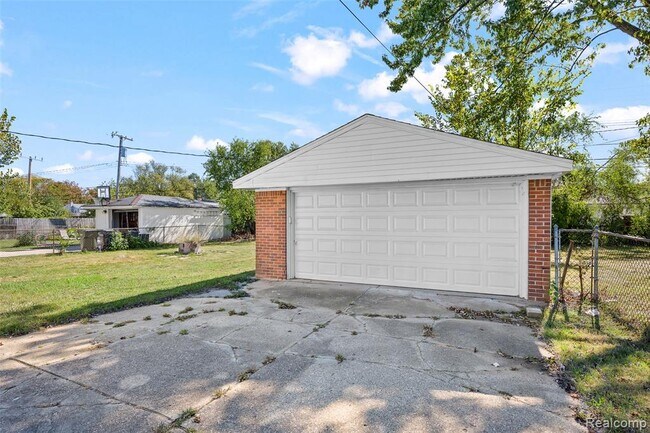 Building Photo - 2268 Serra Dr