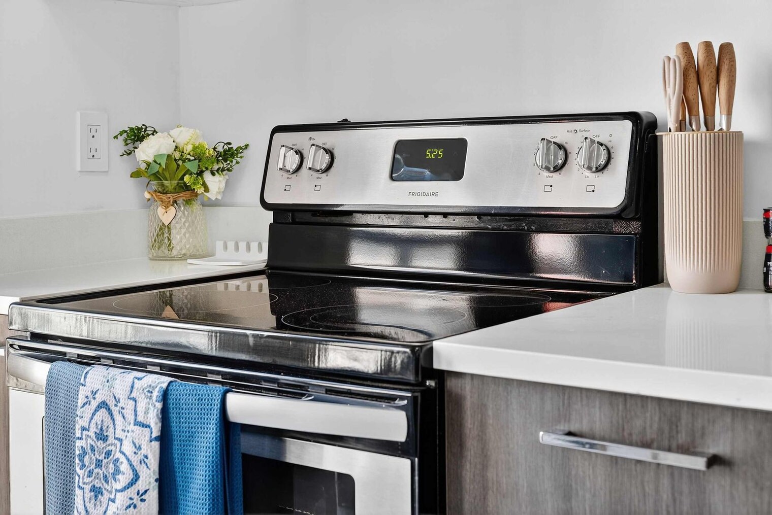 Building Photo - 404 NE 2nd Ave