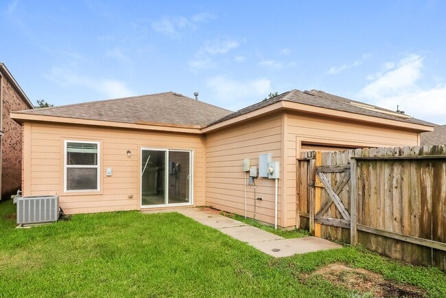 Building Photo - 8119 Almera Falls Dr