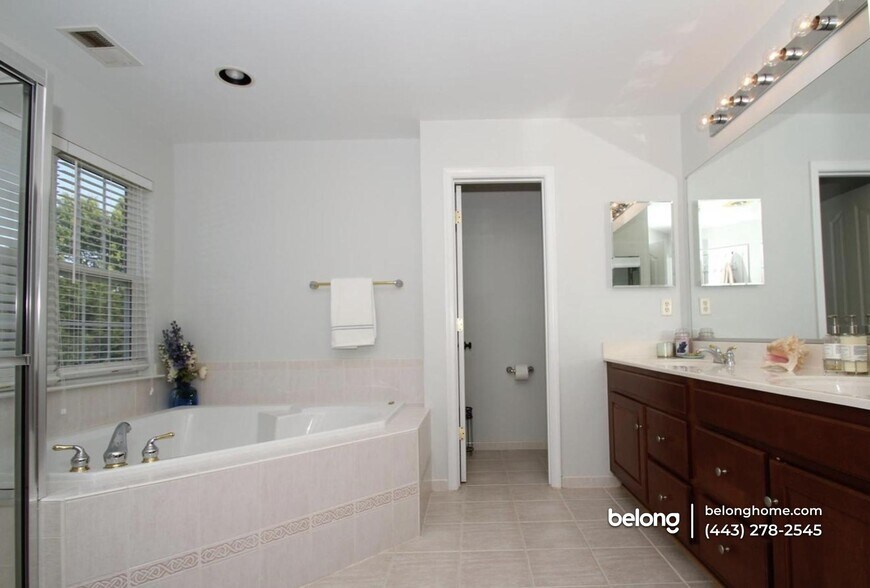 Building Photo - 5411 Chillingham Pl
