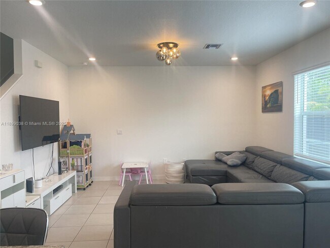 Building Photo - 12937 SW 265th Terrace