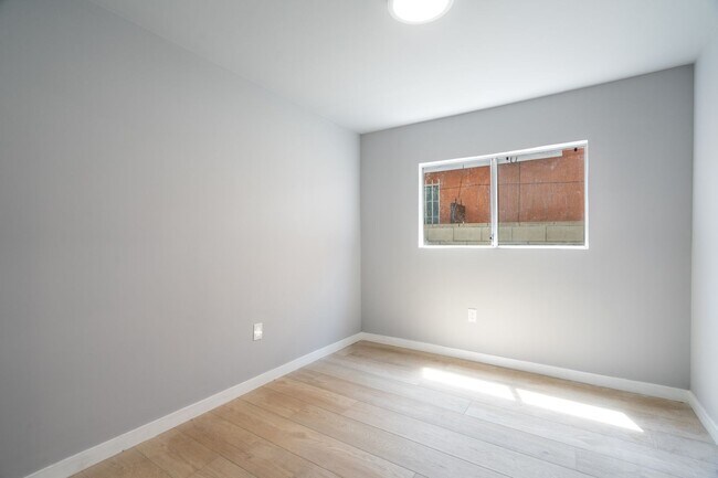 Building Photo - 1049 W 62nd St