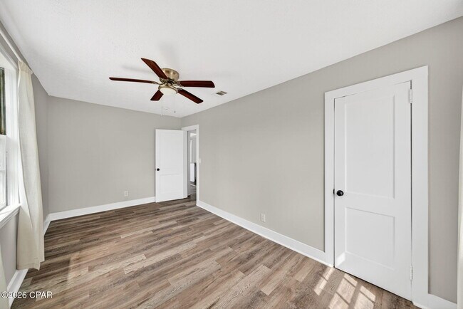 Building Photo - 1114 McKenzie Ave