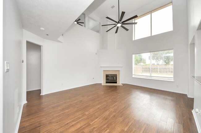Building Photo - 1605 Spring Glen Ln
