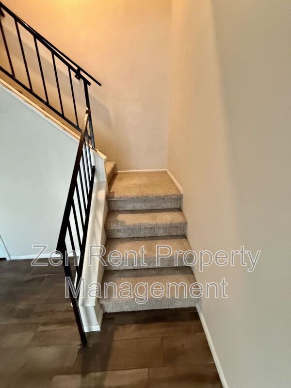Building Photo - 286 W Palomino Dr