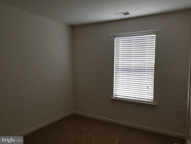 Building Photo - 171 Natural Way