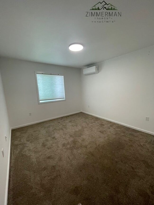 Building Photo - Modern 2 Bedroom Home in the Heart of Springfield!