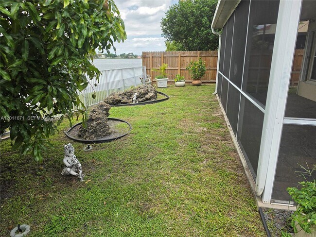 Building Photo - 6178 Buena Vista Dr