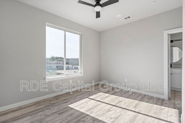 Building Photo - 948 S Corinth St Rd