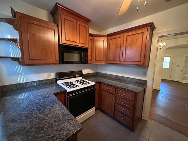 Building Photo - Cottage Style Home