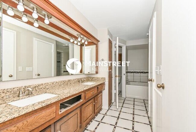 Building Photo - 4 Bedroom Pet-Friendly Home in Oklahoma City, OK with Main Street Renewal