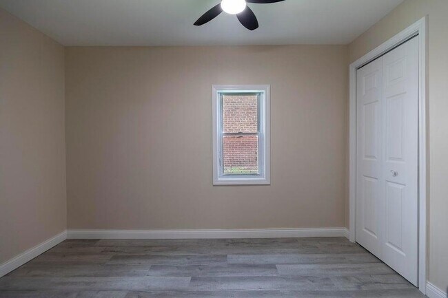 Building Photo - 2604 Schrage Ave