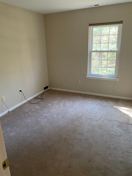 Building Photo - 104 Diamond Dr