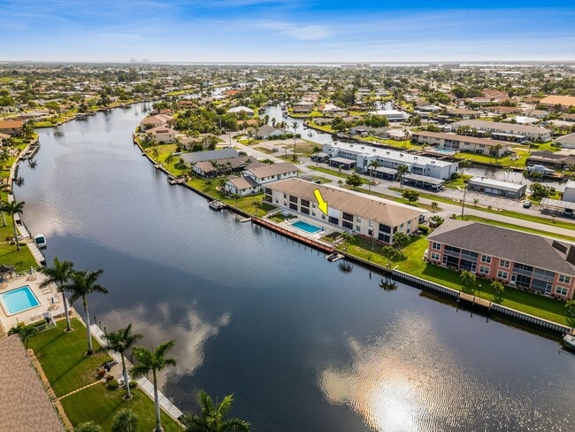 Building Photo - 2 Bed 2 Bath waterfront Condo