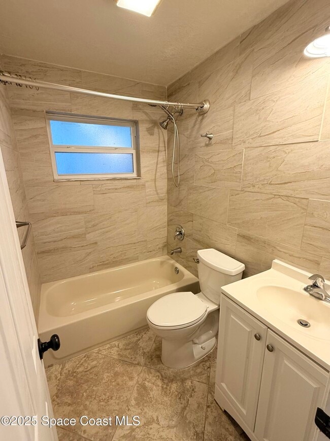 Building Photo - 320 Duet Ave