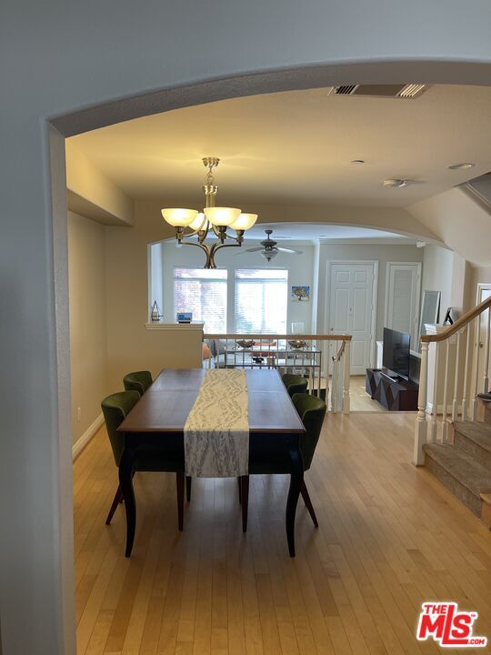 Building Photo - 717 E Olive Ave