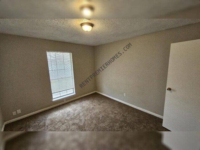 Building Photo - 23915 Spring Fork Dr