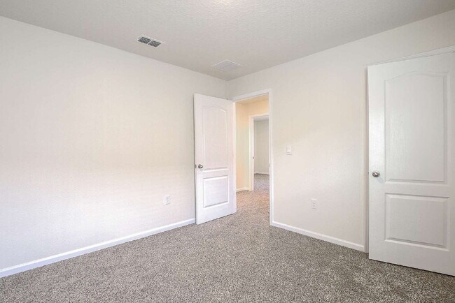 Building Photo - For Rent- 2nd month FREE Rent