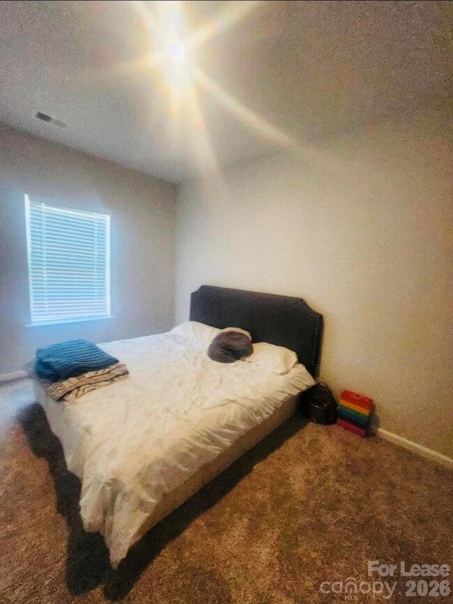 Building Photo - 5240 Kinsbridge Dr