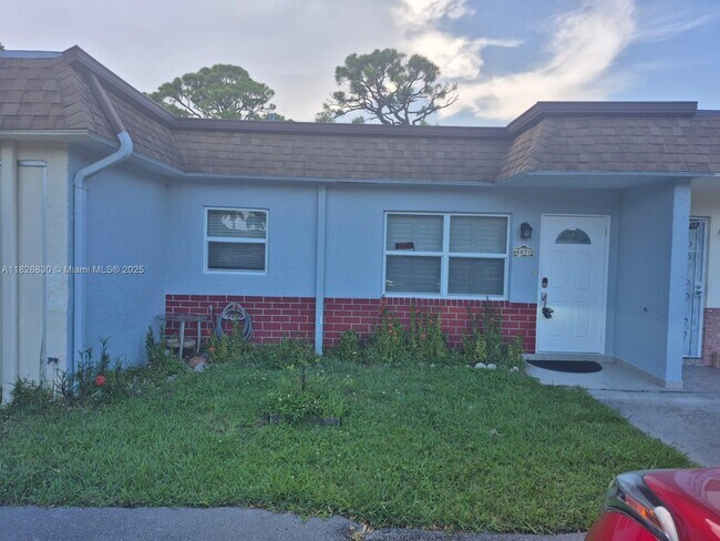 Primary Photo - 407 SW Natura Ave