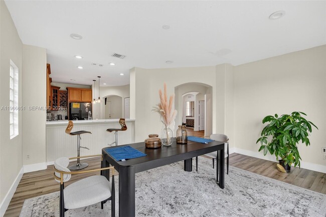 Building Photo - 9041 Silver Glen Way