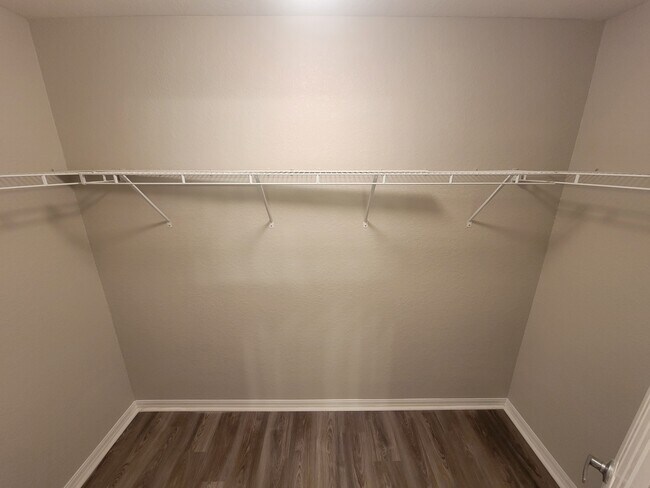 Building Photo - 4907 Summerfield Cir