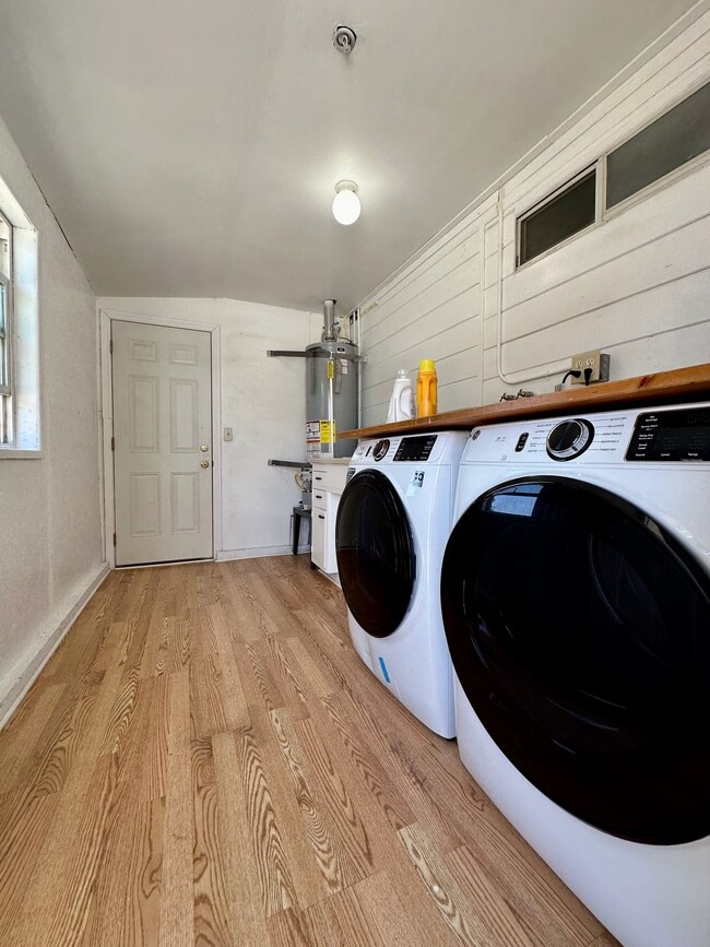 Building Photo - 7755 Mango Ave