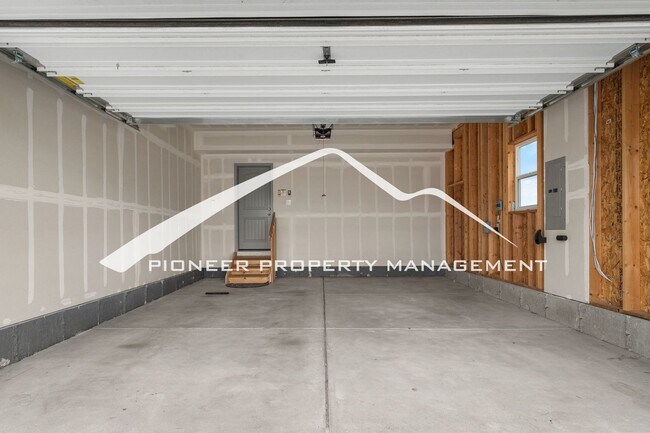 Building Photo - 4 Bed + Office, 2.5 Bath Lorson Ranch Home with Mountain Views & Open Space Behind