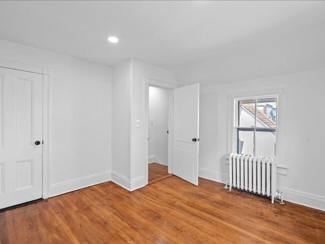 Building Photo - Spacious Pet Friendly 4 Bedroom Rental in ...