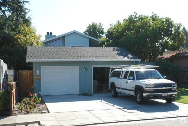 Primary Photo - 408-410 Morse Ave