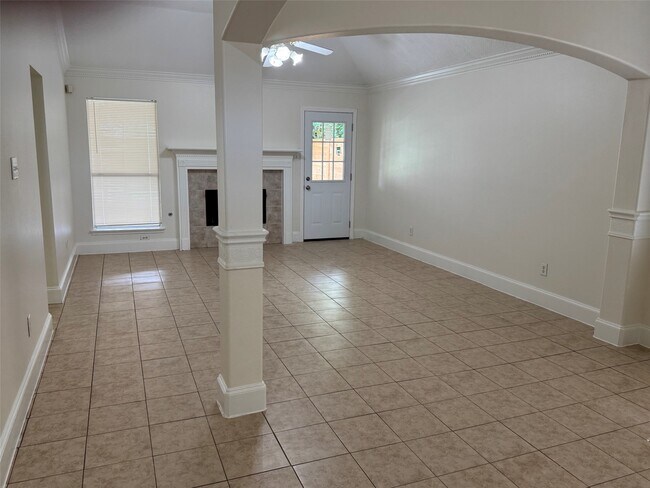 Building Photo - 21111 Woodland Green Dr