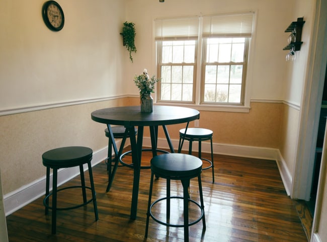 Building Photo - 171 W Meeting St