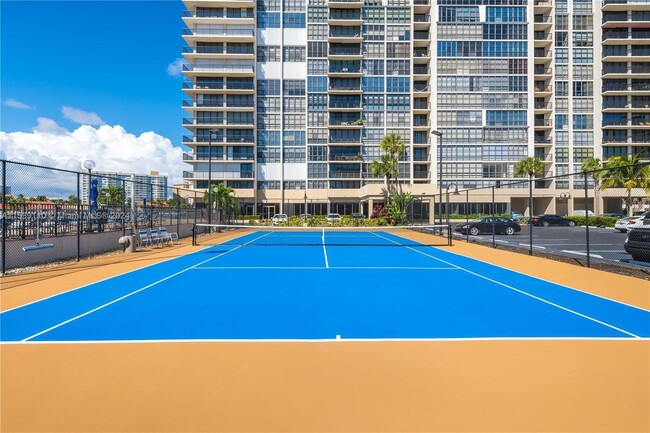 Building Photo - 2049 S Ocean Dr