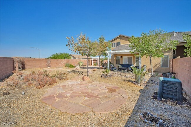 Building Photo - 1740 Flores Ln