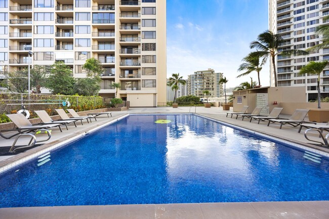 Building Photo - Luxury Waikiki Living with Panoramic Ocean & Sunset Views