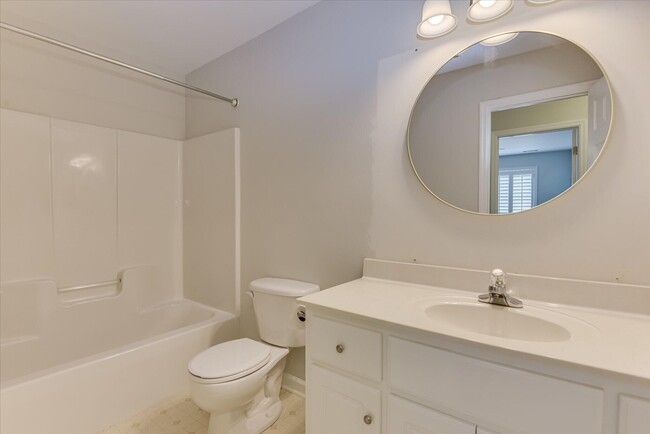 Building Photo - 9 Juniper Loop
