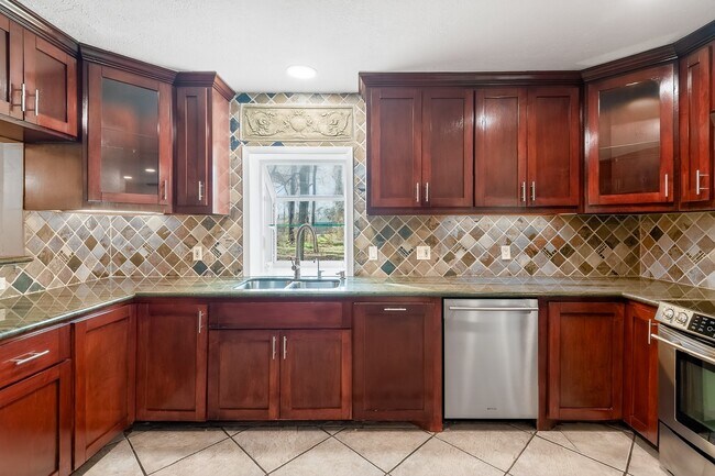 Building Photo - 127 Sagewood Dr