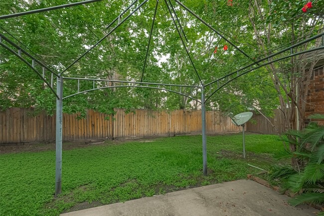 Building Photo - 1327 W Forest Dr