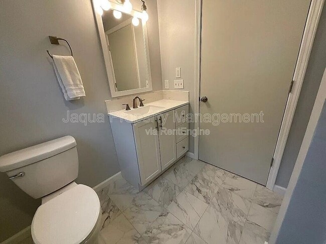 Building Photo - 239 Lovell St