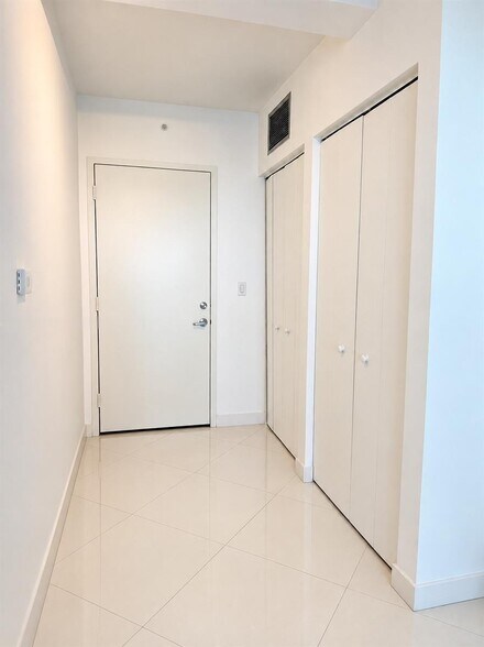 Building Photo - 690 SW 1st Ct