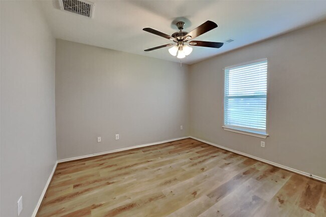 Building Photo - 22076 Knights Cove Dr