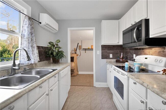 Building Photo - 326 Hawley Ln