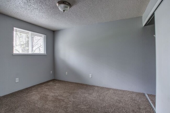 Building Photo - 1 bedroom 1 bath newly renovated unit at Shenandoah !