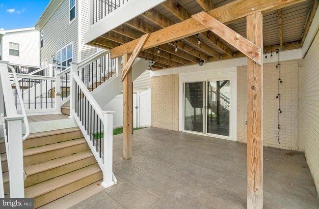 Building Photo - 437 Boxelder Dr