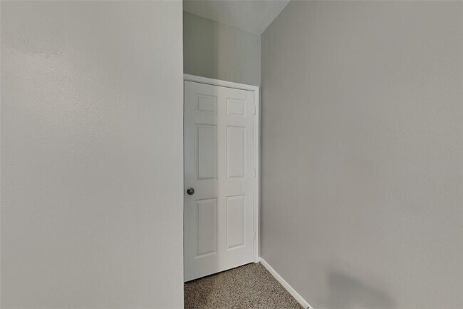 Building Photo - 9911 Goldenglade Dr