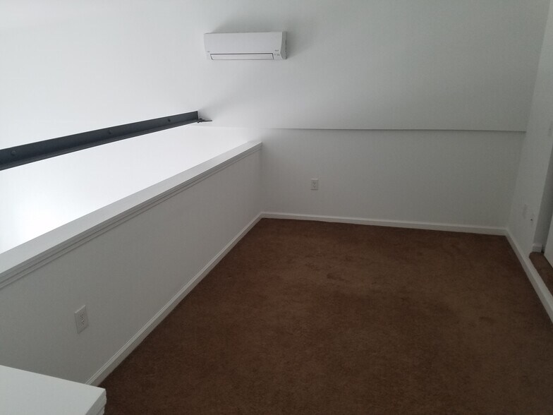 Building Photo - 2231 Bryn Mawr Ave