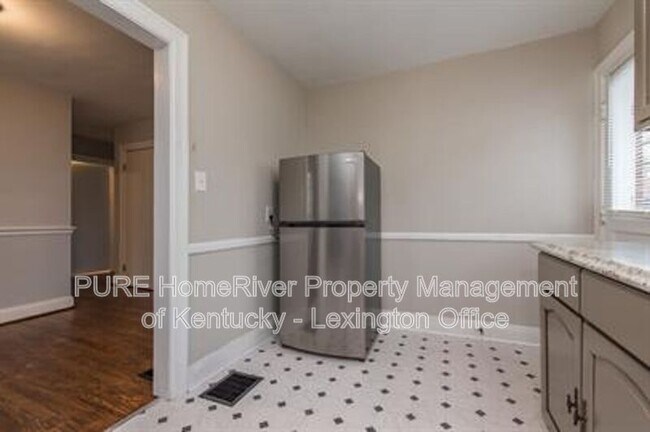 Building Photo - 200 Floral Park