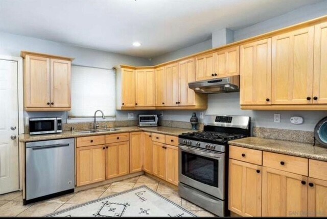 Building Photo - 2210 El Prado Ave