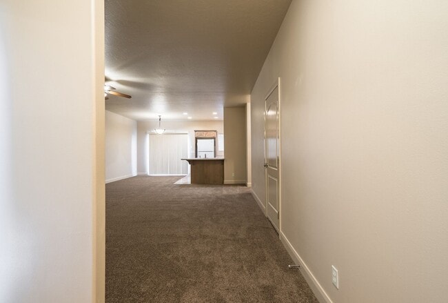 Building Photo - Spacious 2 Bedroom Hurricane Townhome Near...