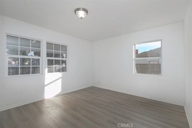 Building Photo - 6059 Vantage Ave